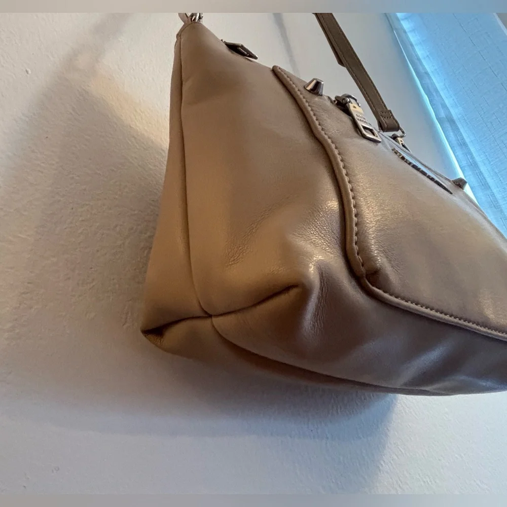 Steve Madden Tan Crossbody Bag with Structured Design - Picture 6 of 15